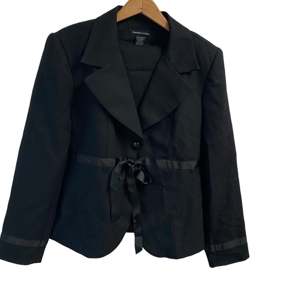 AINSLEY and Aiden black 2 piece skirt set‎ size 16.